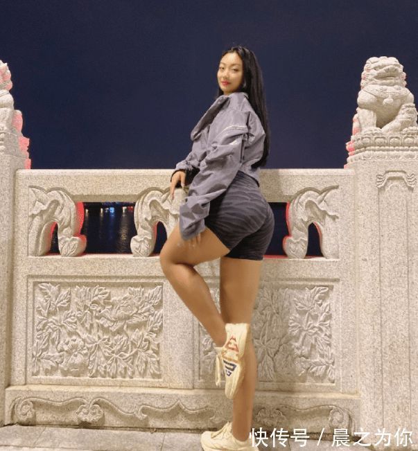 动作|21岁健身教练,紧致曲线,透露着健康美!3个动作教给你