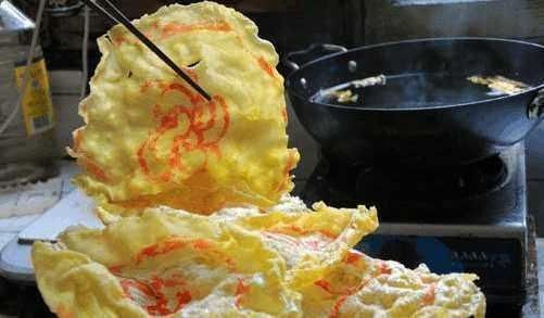 大姐|大姐家门口摆摊卖“另类小吃”, 5毛钱一个,我只想知道它的名字