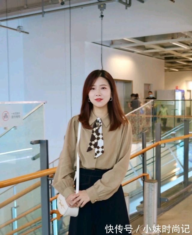 半身裙|早秋穿什么才好看?简约温柔的穿搭就很不错,减龄又有气质