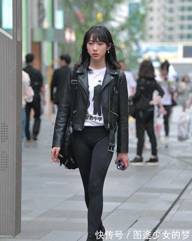 穿搭方式 打底裤小姐姐穿出时尚美感,展现出时尚美观的魅力,更加漂亮