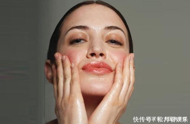 女性50岁以后对自己好点,常吃三大“零食”,好处或许“不请自来”