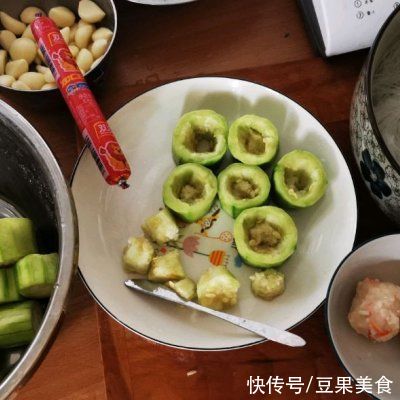 美人水|粉丝什锦蒸丝瓜这样做也太好吃了，每天下饭都靠它