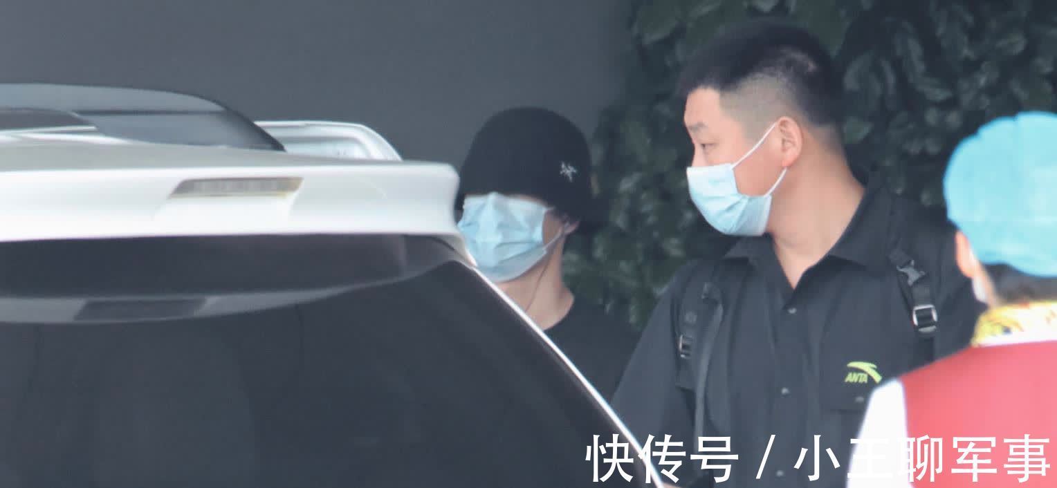 中国文化|王一博天天向上录制,心心念念的鞋子终于上脚了!