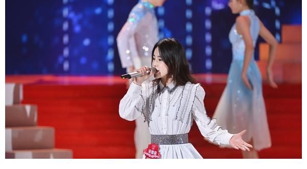 宋雅萌|清原女孩綻放嘹亮歌聲，繁星互娛歌手宋雅萌圓夢《星光大道》舞臺
