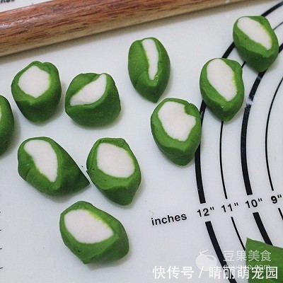 面粉|芹菜牛肉翡翠饺的做法