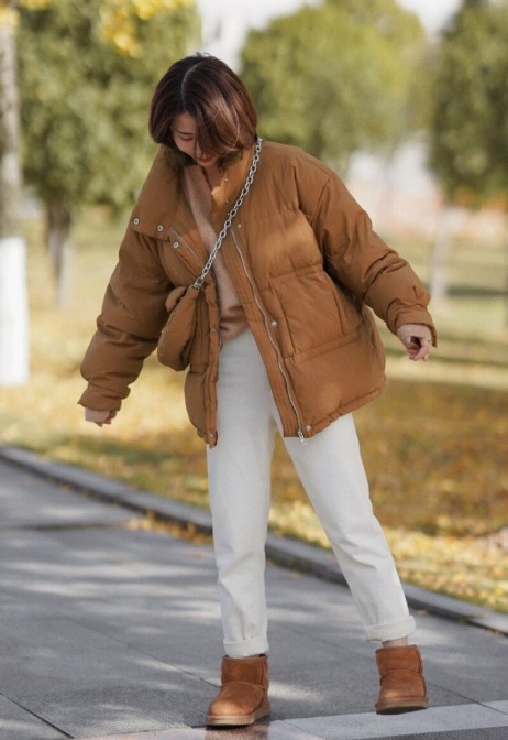 焦糖色 小个子穿羽绒服配啥鞋才好看?建议选择这4双,时髦百搭又显高