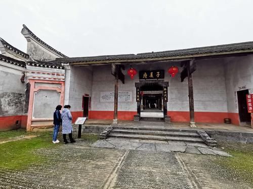 湖南的“巨富豪宅”走红，号称“永州之光”，规模庞大建筑精美