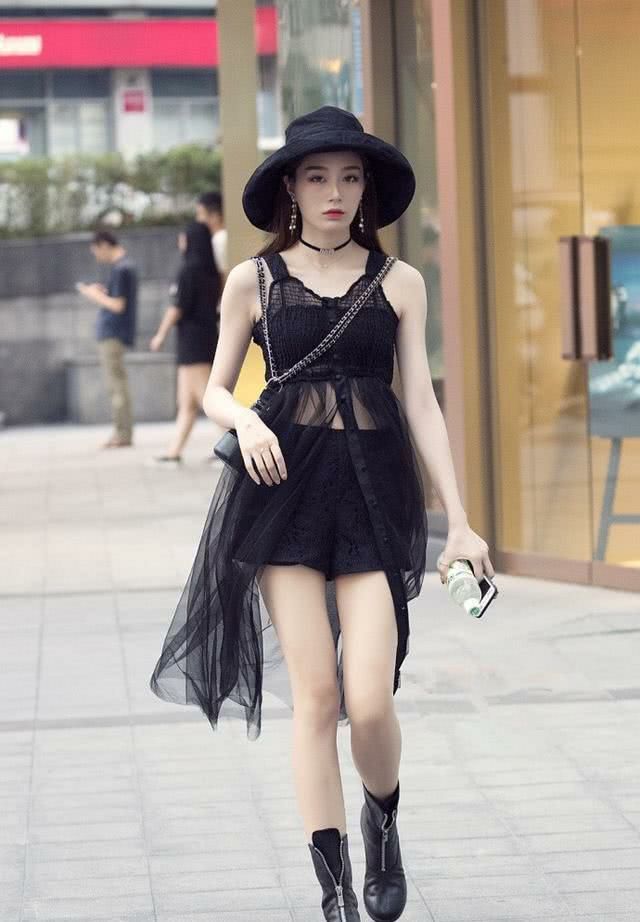  小姐姐|街拍：街头高颜值美女，浑身透露着时尚气息，每一个都很美