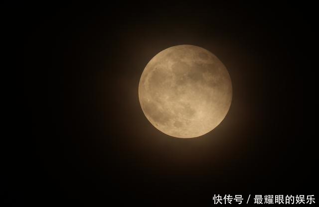 新华社记者 新华全媒+|“超级红月亮”