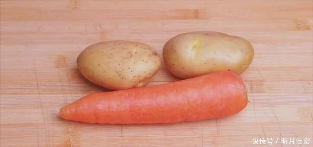 这样做出的蔬菜鸡蛋早餐饼既营养又美味,几分钟就能搞定早餐