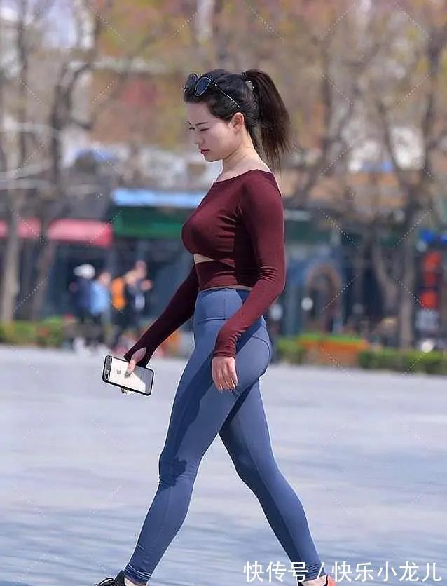 瑜伽裤 紧身瑜伽裤搭配长袖T恤,展现时尚气质,运动感十足!