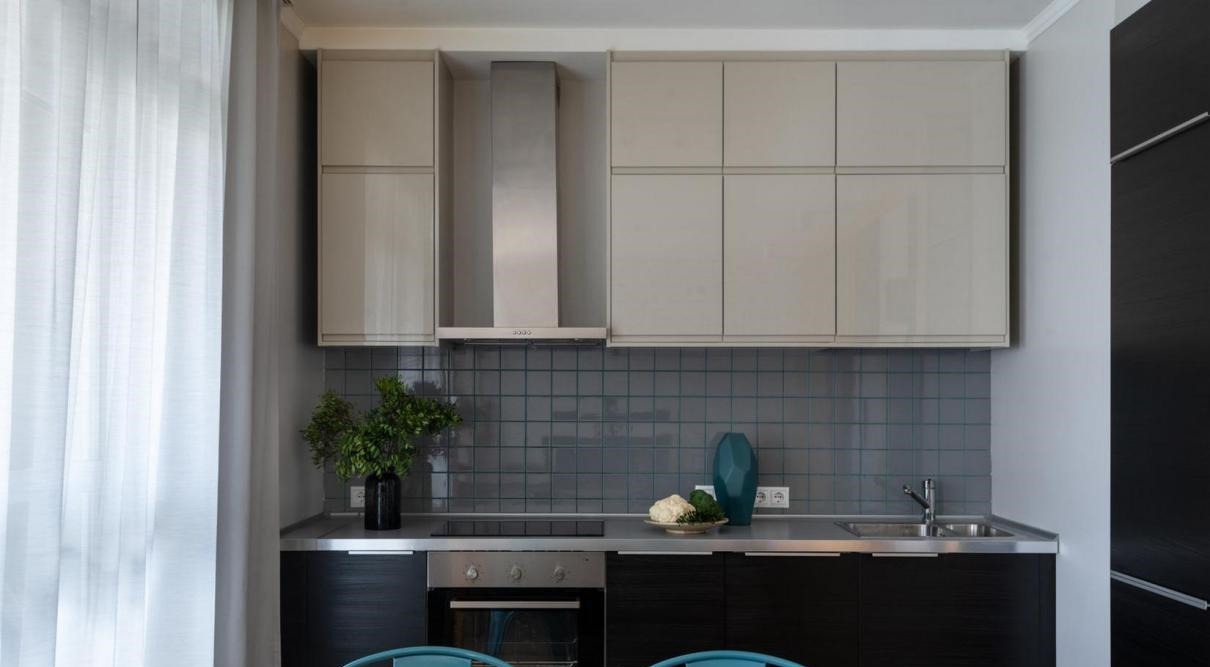 姑娘|一姑娘坚持将卧室抬高45公分做地台,亲朋好友纷纷夸赞:太有远见