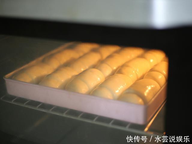 高筋面粉|学会用这种方法做面包,拉丝效果极佳,绵软又香醇,不信你也试试