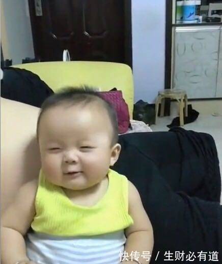 脚趾|当宝宝听到爸爸放了一个屁之后,表情亮了!