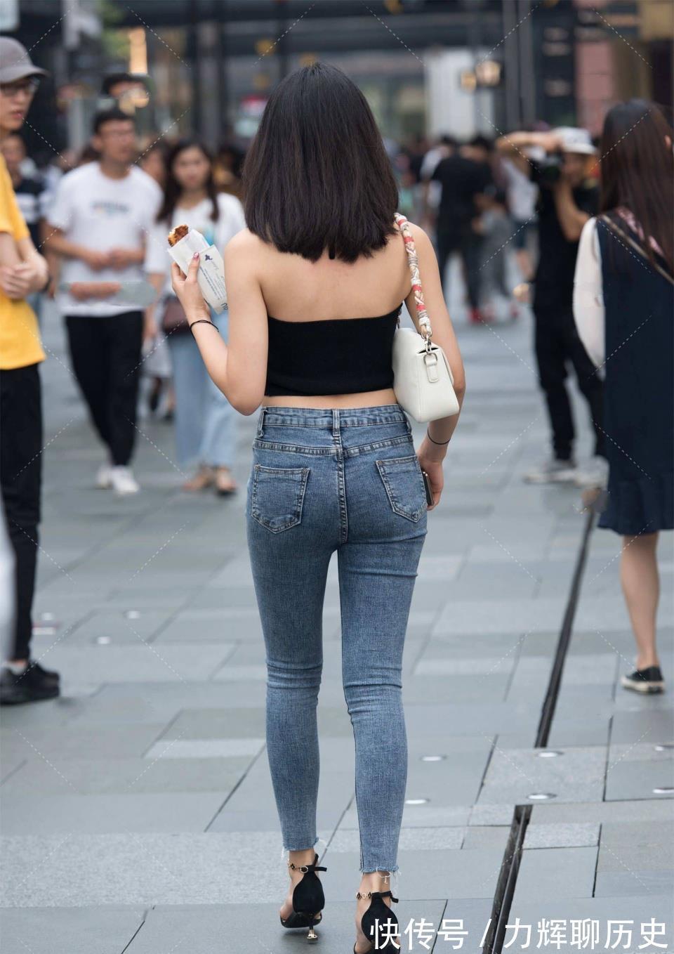 牛仔裤|黑色无袖背心配牛仔裤,帅气有个性,圆圈耳环欧美风十足