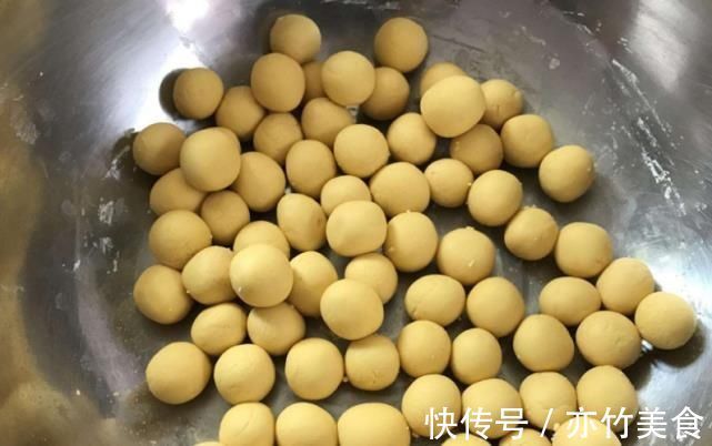 滋补|“穷人的阿胶”是它，每天喝一碗，滋补养颜，气血足了，脸色红润