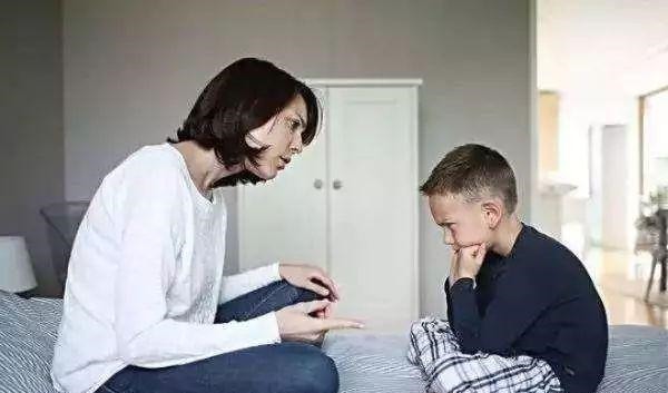 角度看|你打过自己孩子吗?当你打孩子时,如果孩子有这几种反应要警惕!