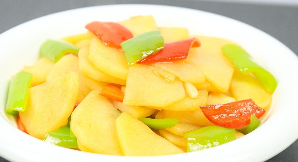 饭店的红烧土豆片为啥清脆好吃,原来多做一步,大厨教你做