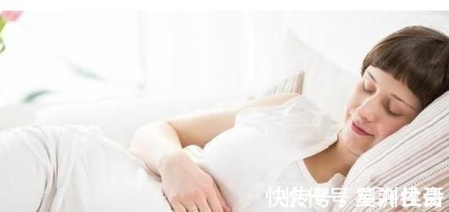 肚子|孕肚不能乱抚摸,这三个时期“摸肚”很危险,管住你的手千万别碰