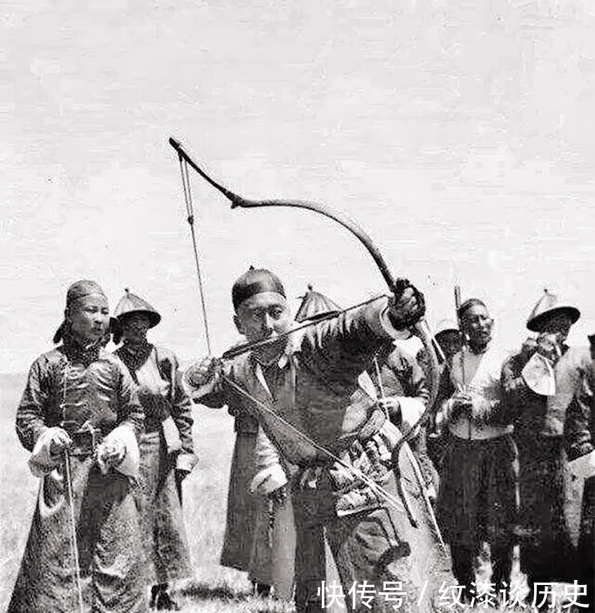 拍照|百年前一组老照片曝光于世，原来清朝人也这么爱耍帅，拍照摆的姿势太好笑了