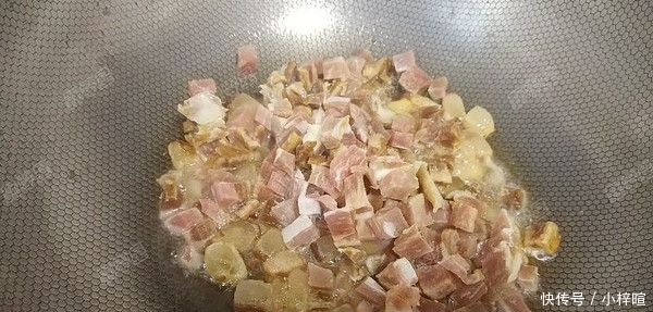 腌制|腌制腊肉时,只放盐就错了!多放一点它,腊肉不长霉,放一年不坏