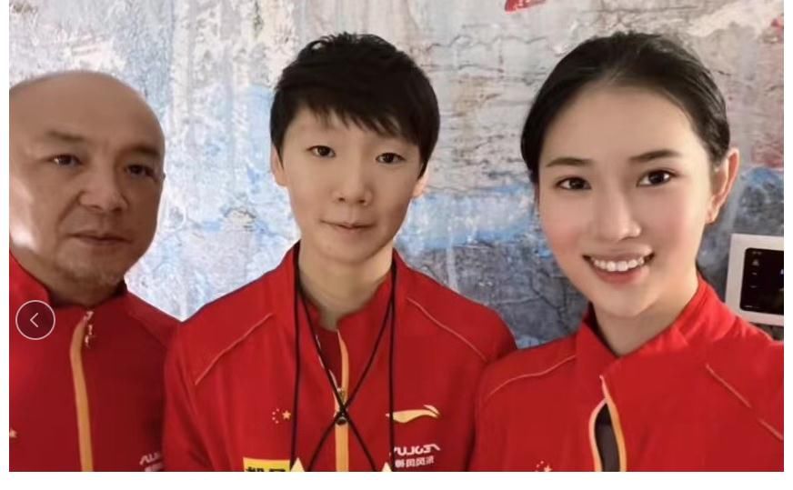 王曼昱|世乒赛王曼昱封神，恩师肖战功不可没，夺冠后飞奔看台紧紧相拥