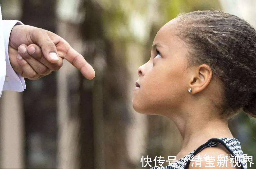 脾气|宝宝发脾气,最糟糕的是方法是以暴制暴!学会这三招不怕娃发脾气