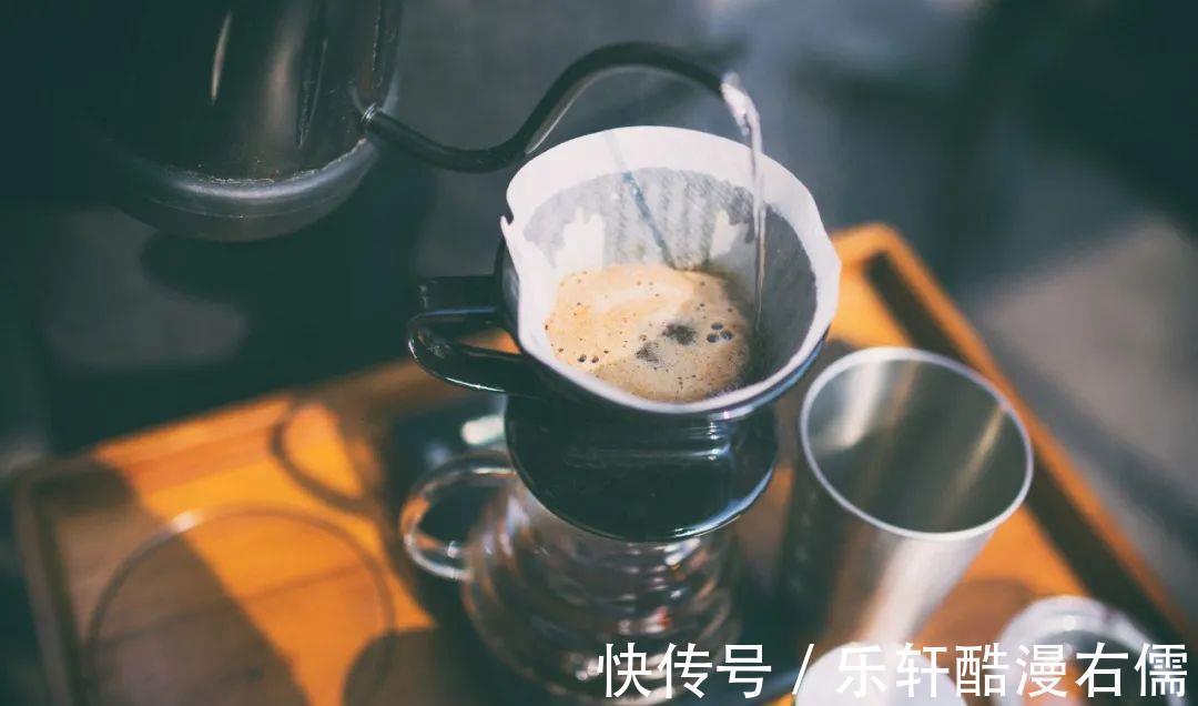 原木色|做手冲咖啡前，为什么要冲洗咖啡滤纸