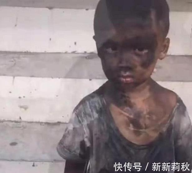 放学|幼儿园放学,两个孩子没人认领,家长看到后笑翻:洗洗还能要