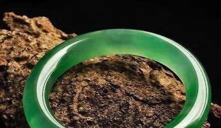 称之为|玉石绿宝石最好放绿色,还是漂红色主要看看这个