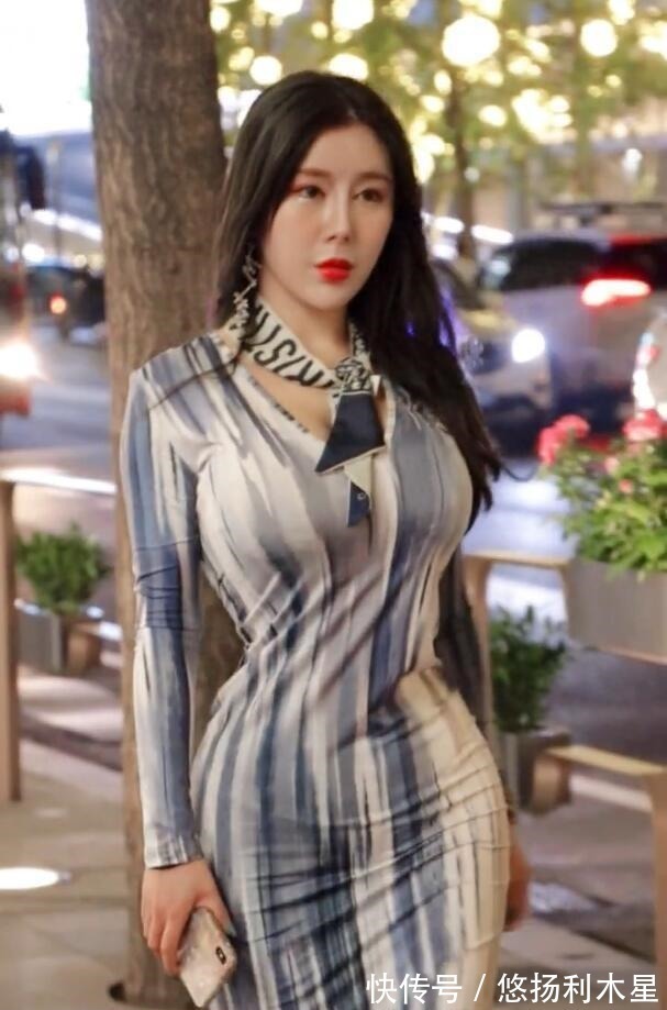 长裙 贵妇搭上优雅长裙,紧紧包裹,不方便也要美得优雅