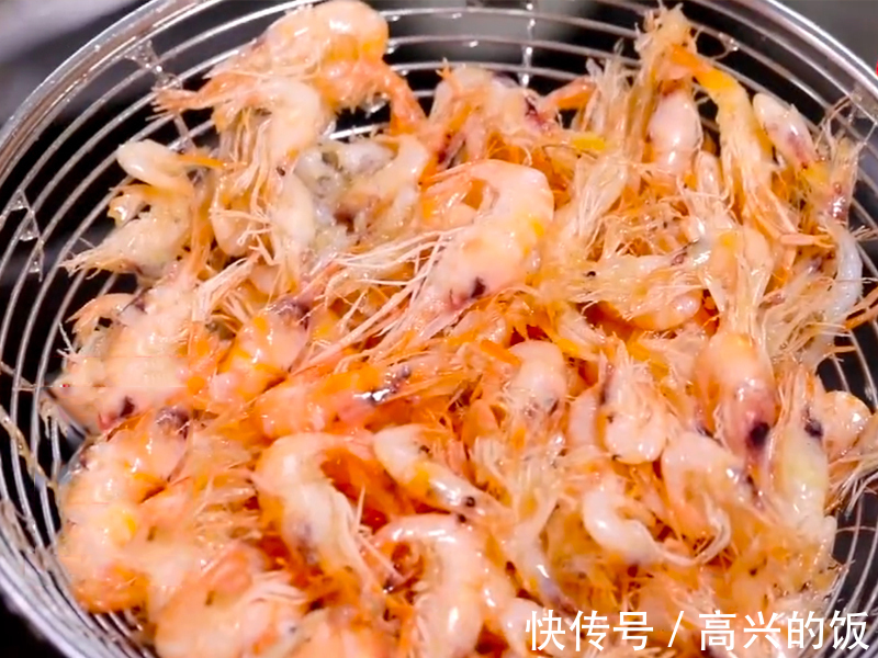 河虾|炒河虾怎么做才好吃?记住要加1勺芝麻酱!嚼起来又脆又香,下酒又下饭