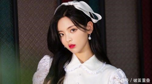 毕业 都是中专毕业,在给外国人点餐时,赵丽颖和李浩菲的差距太大了