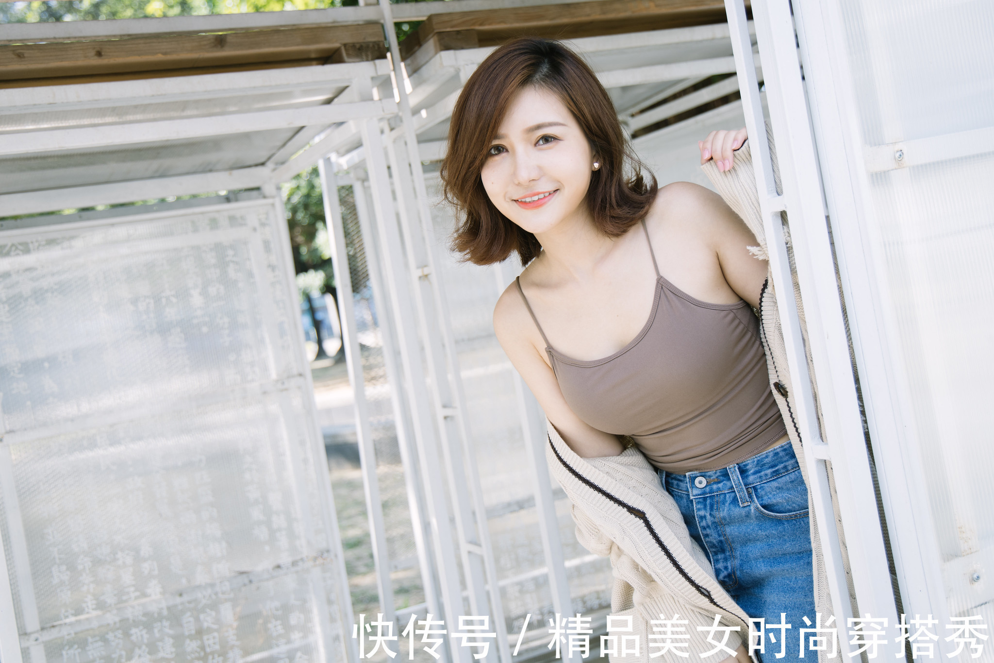 穿搭|街拍:休闲又时尚的穿搭,简约又潮范十足