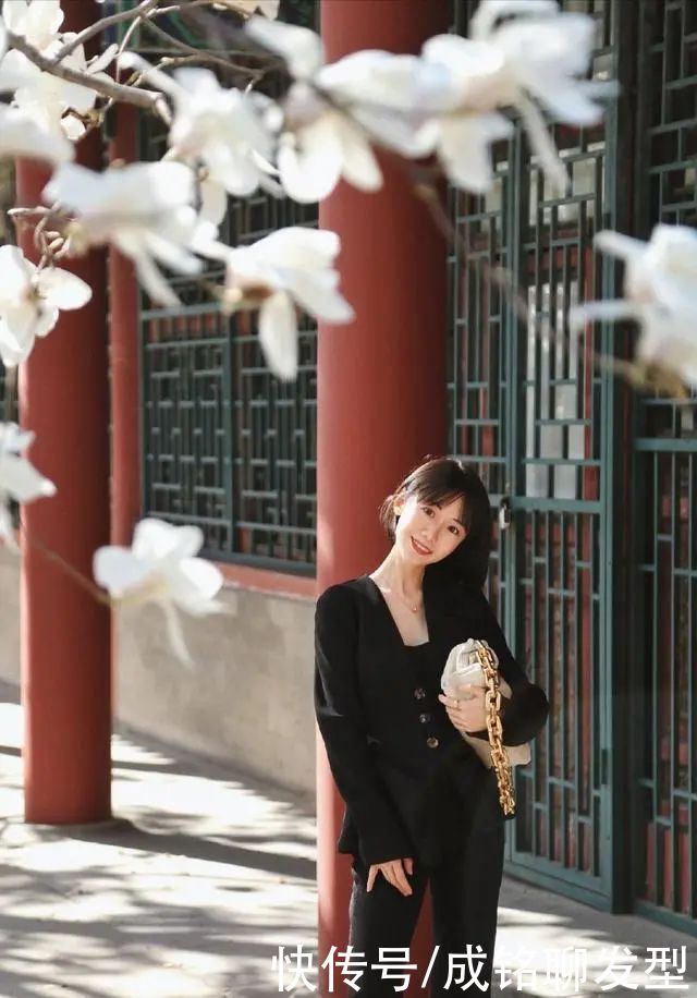 短发|短发小姐姐温柔风搭配，简约时尚又减龄，洋气显瘦又有范儿