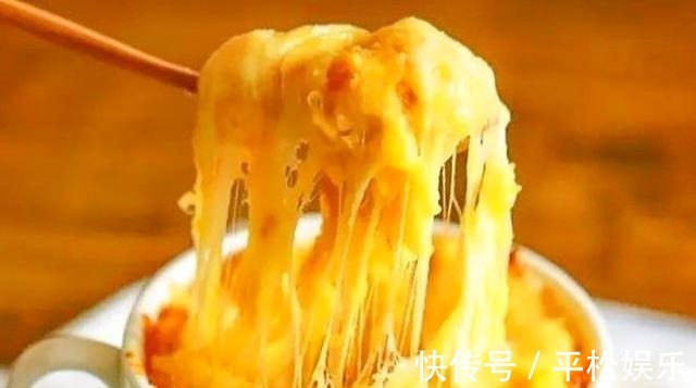 红薯别直接烤了,教你一个诀窍,好吃的不得了,吃一回念念不忘!