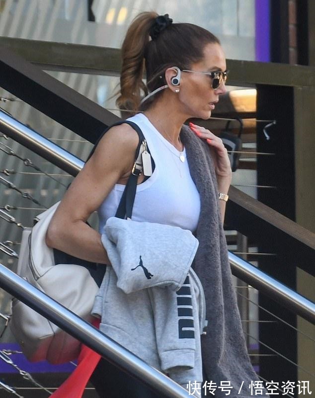 体态|健美的体态真的太美了,上完健身课后,凯莉·克拉克体态动人