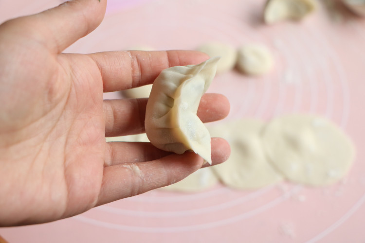 我家最爱的素馅饺子，每次都要吃撑，比肉馅好吃，要多吃