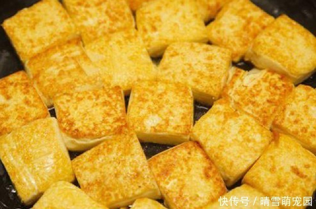 煎豆腐时,万万不可直接下油锅,多加1步骤,豆腐不粘锅也不碎
