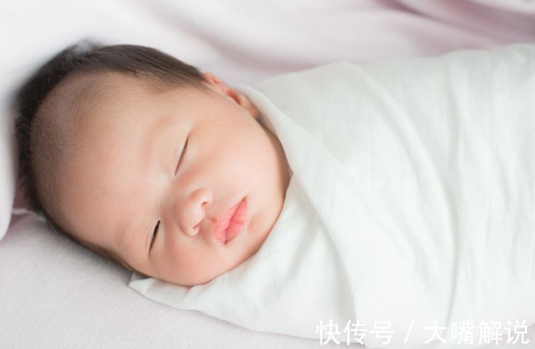 宝宝|新生儿睡觉也有误区,这些行为很多家长都在做,当心影响娃健康