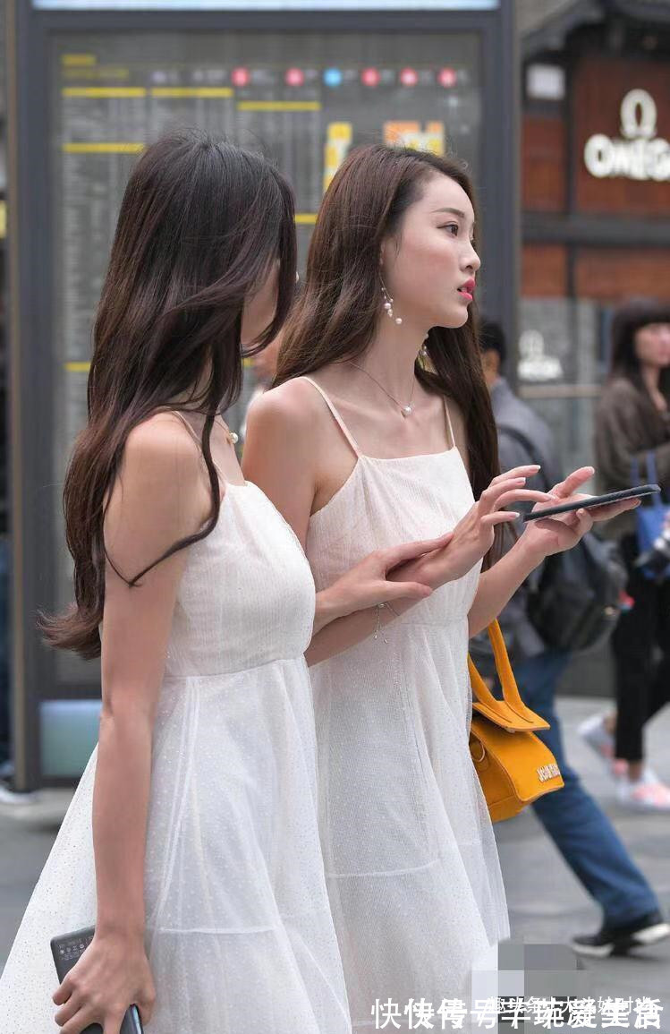 连衣裙|闺蜜装穿出一对姐妹花,白色薄纱连衣裙搭配高跟鞋,回头率极高