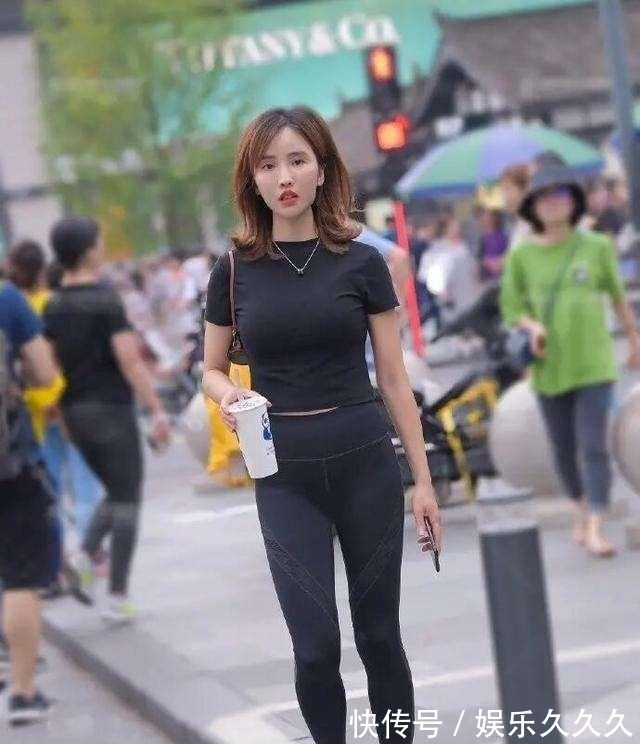 女性 搭配上时尚的打底裤尽显女性风范,凸显身材更妩媚,微胖身材!