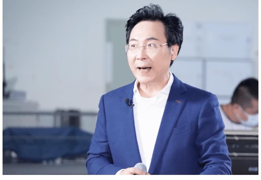 小二班|“小二班”首战失利，铁柯楠演唱让导师热泪盈眶，无奈得分太低