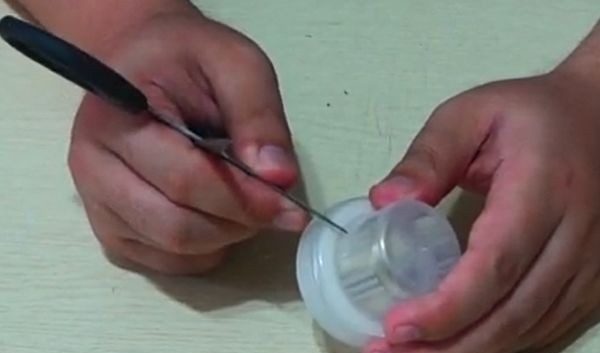 洗衣液用完瓶盖不要扔!简单改造一下放在家里,省钱又实用!