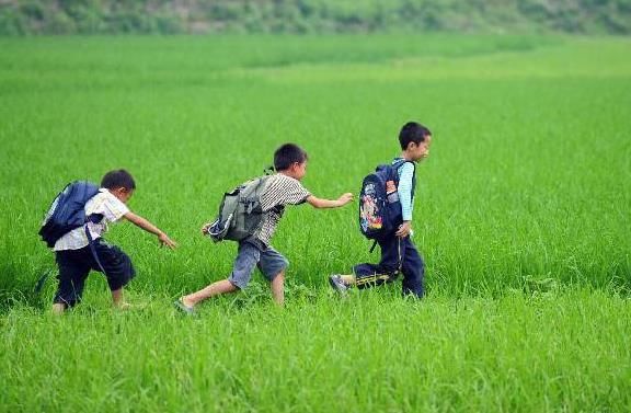 时光|奔五的70后，怀念背米带菜上学的时光