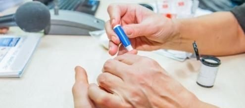 禁忌|得了糖尿病，哪些水果不能吃？营养学专家用一张表来告诉你