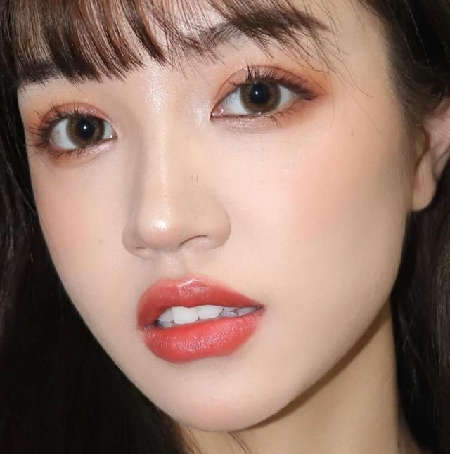 唇妆 怎么涂口红才好看?唇峰近显幼态,唇线内收更精致,提升高级感!