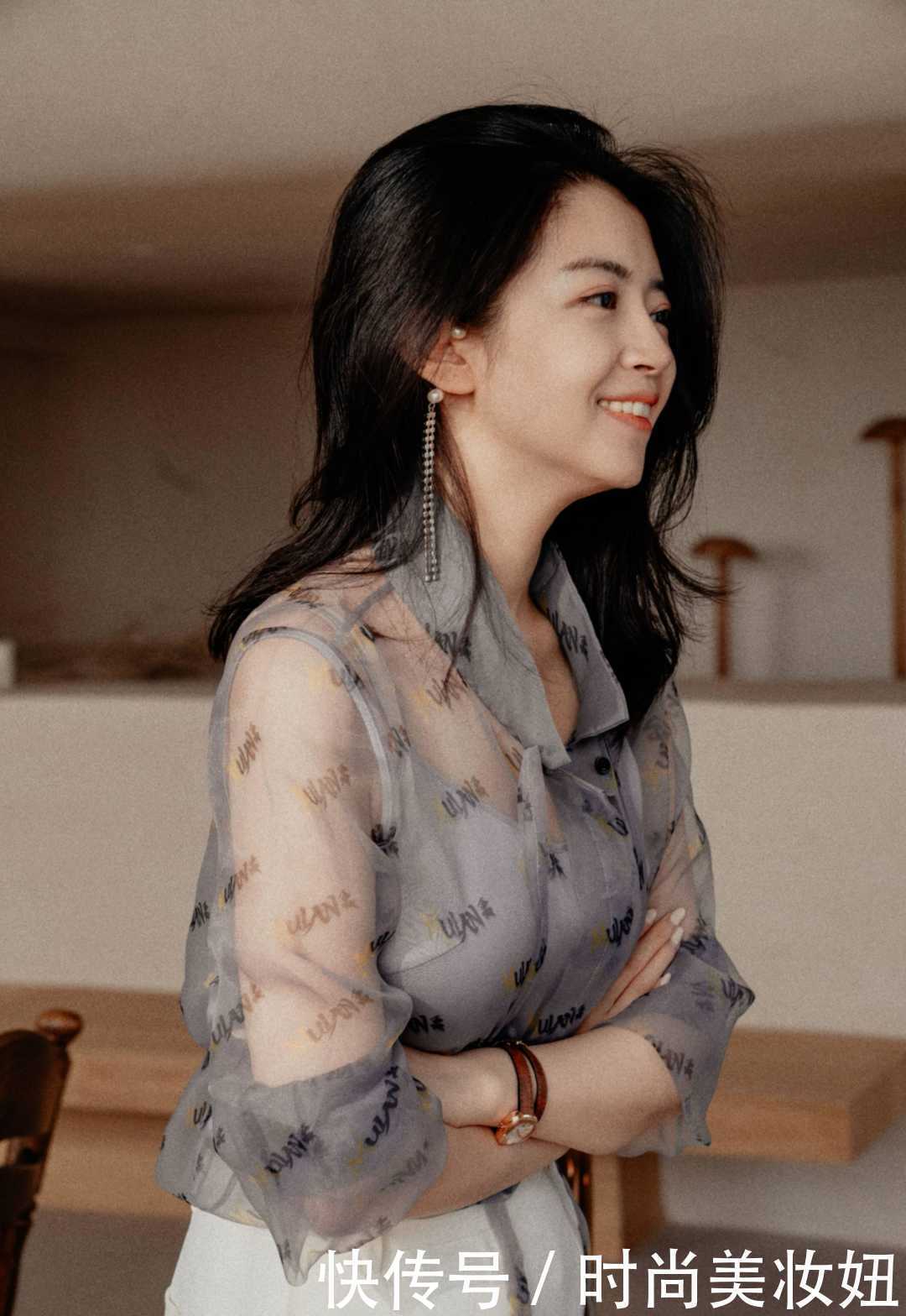 夏日|夏日衬衫如何选择？教你4种搭配技巧，三四十岁女人穿好美