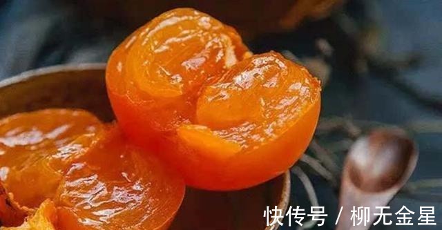 原来催熟柿子这么简单,两天后就能吃,香甜可口,教你方法快来学!