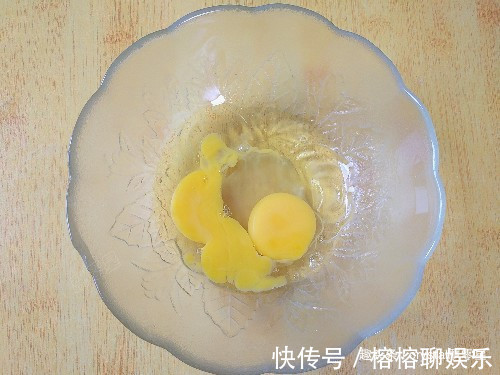难度|1碗面粉，2个鸡蛋，轻松做出香甜美味的华夫饼，简单易做零难度